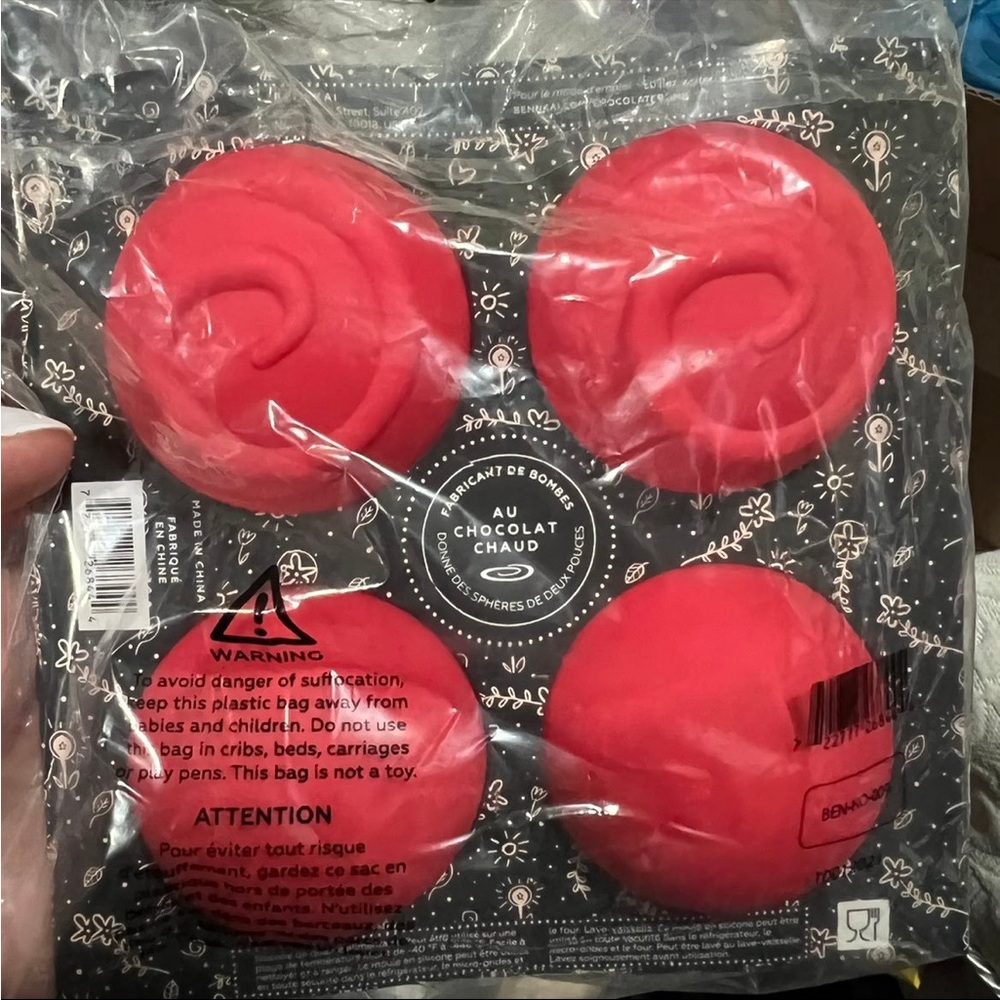 Bennkai Hot Chocolate Swirl Bomb Maker Red Silicone - New